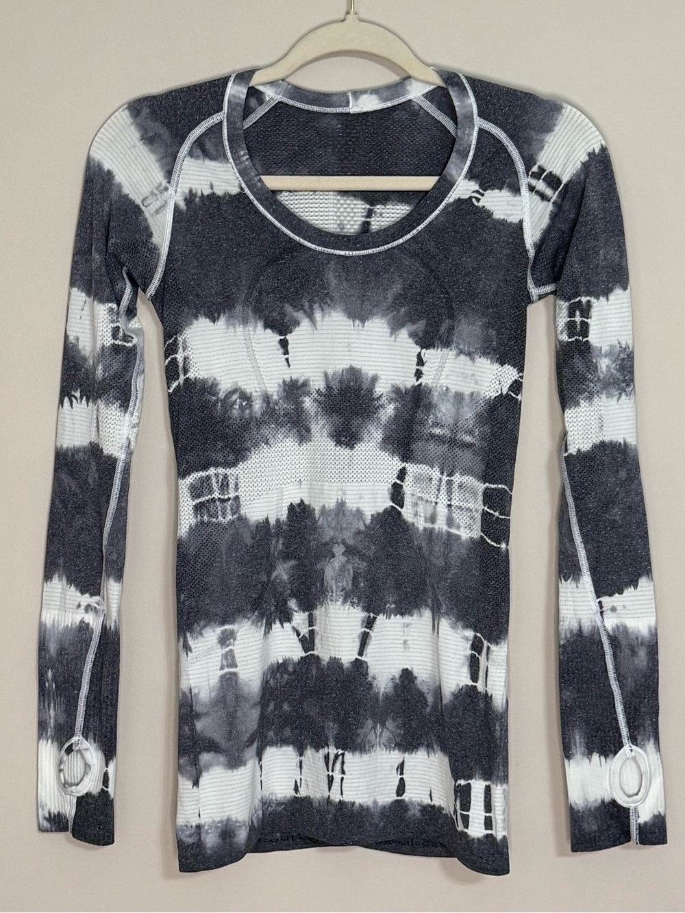 Lululemon Long Sleeve Swiftly Tech - Color: Heathered Black - Size 4